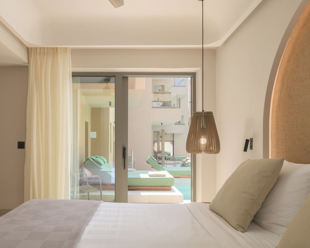Paralos Venus Suites - Adults Only — Hotel rooms in Hersonissos