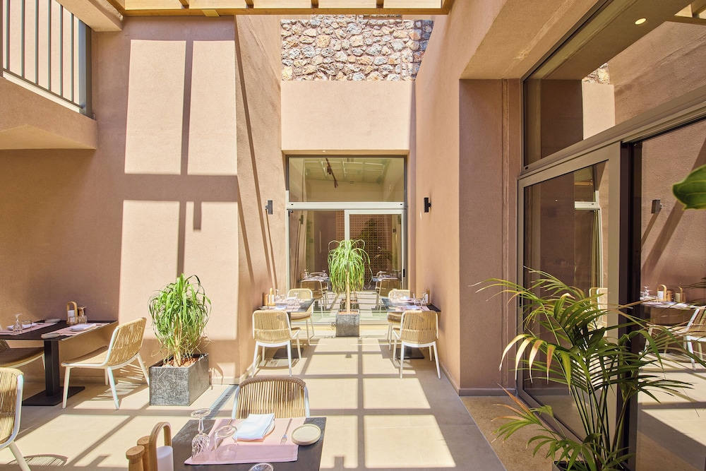 Paralos Venus Suites - Adults Only — Restaurant & bars in Hersonissos