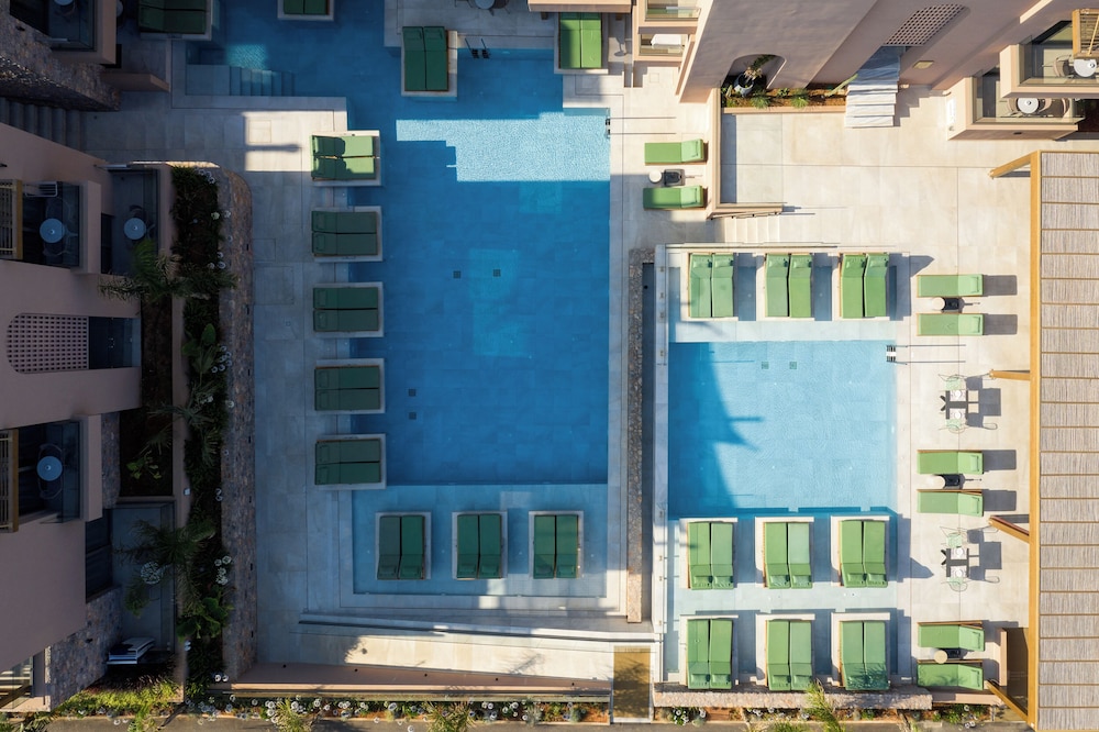 Paralos Venus Suites - Adults Only — Swimming pool in Hersonissos