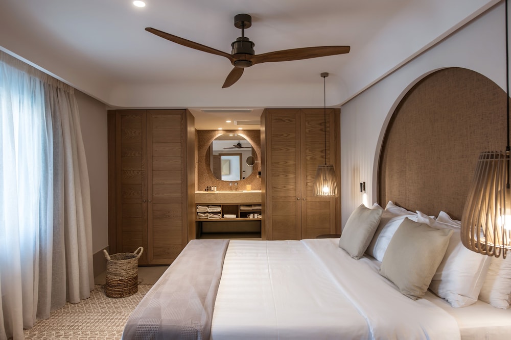 Paralos Venus Suites - Adults Only — Hotel rooms in Hersonissos
