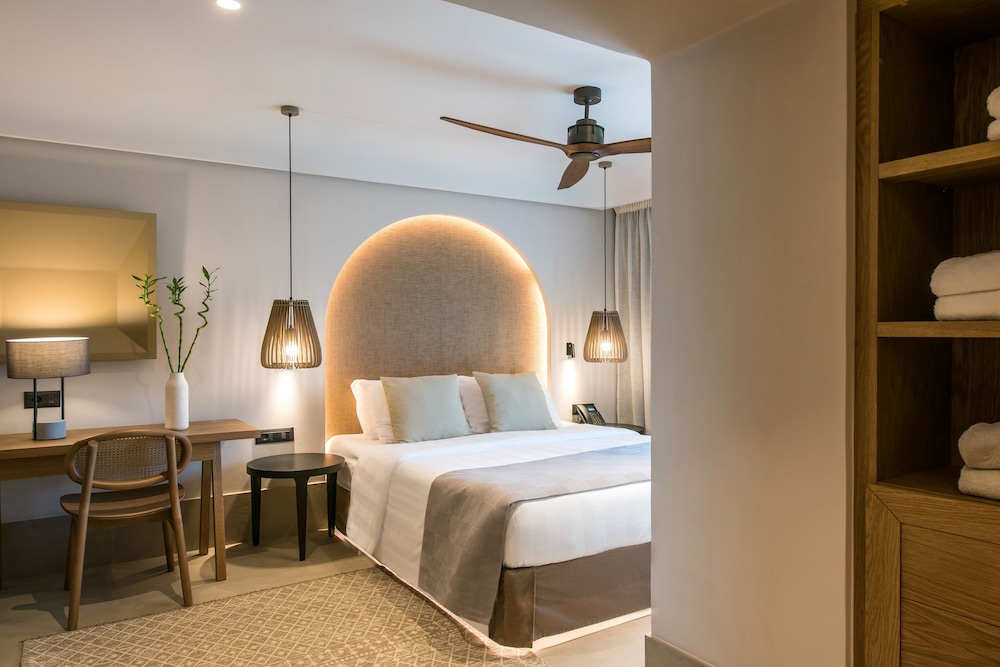 Paralos Venus Suites - Adults Only — Hotel rooms in Hersonissos