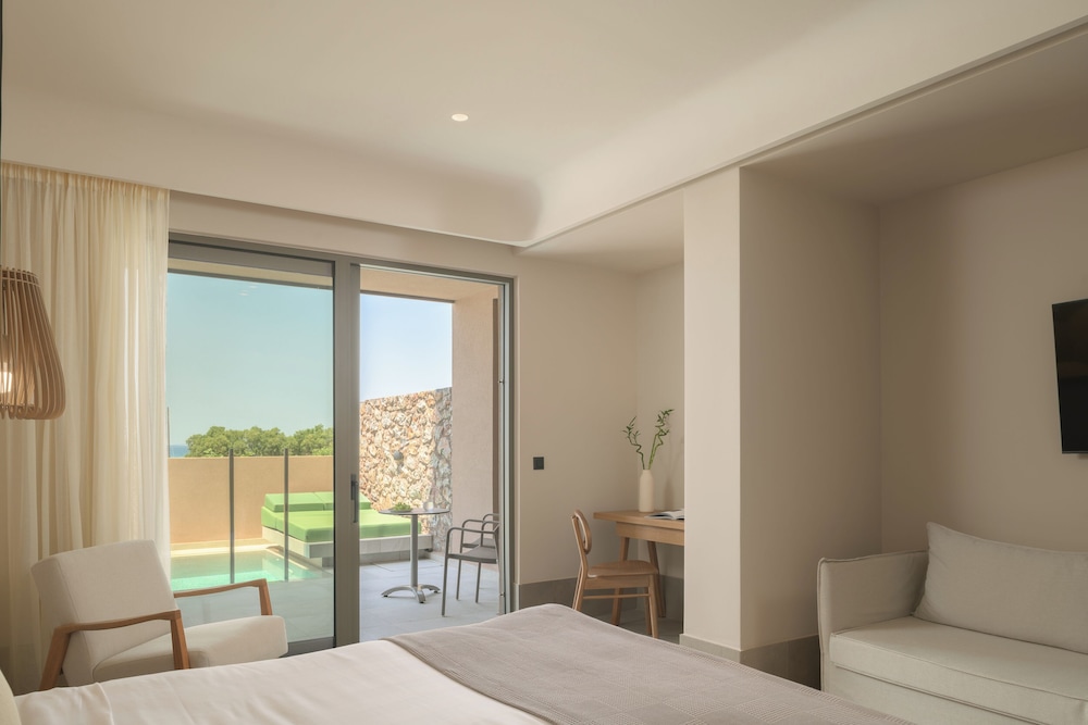 Paralos Venus Suites - Adults Only — Hotel rooms in Hersonissos