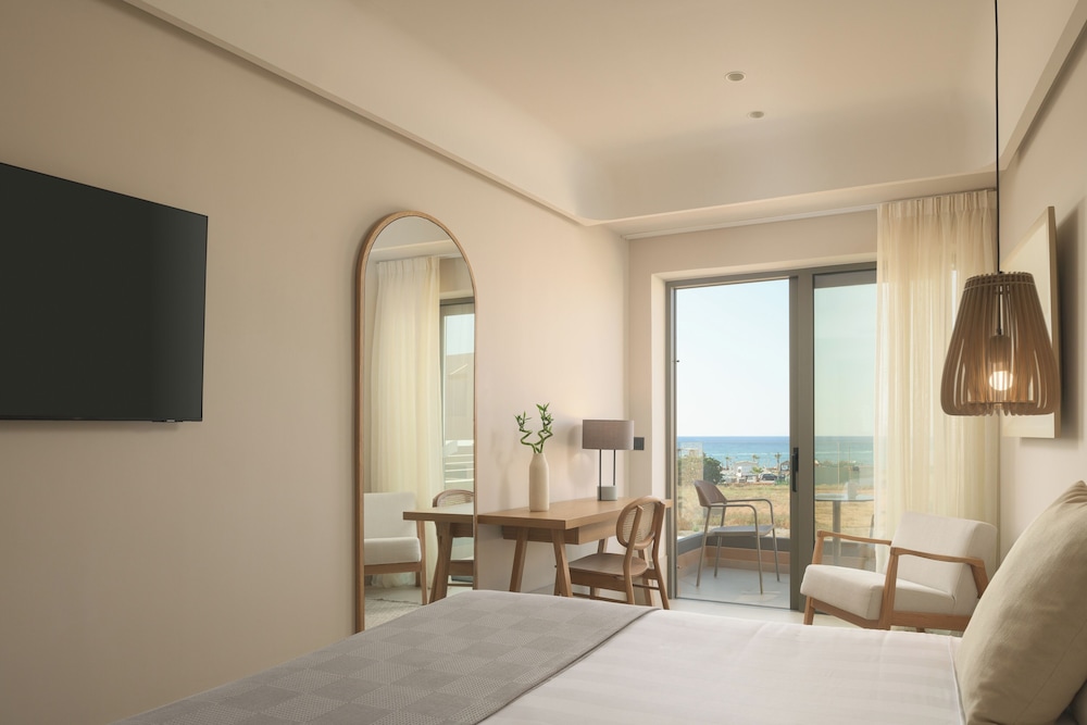 Paralos Venus Suites - Adults Only — Hotel rooms in Hersonissos