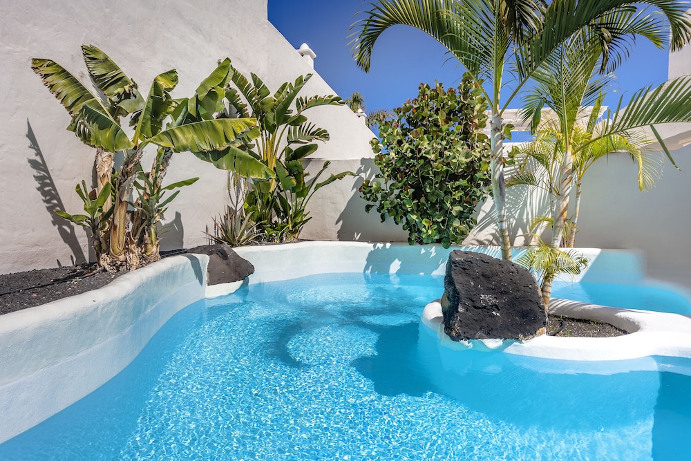 Bahiazul Resort Fuerteventura — Swimming pool in Corralejo, Canary Islands