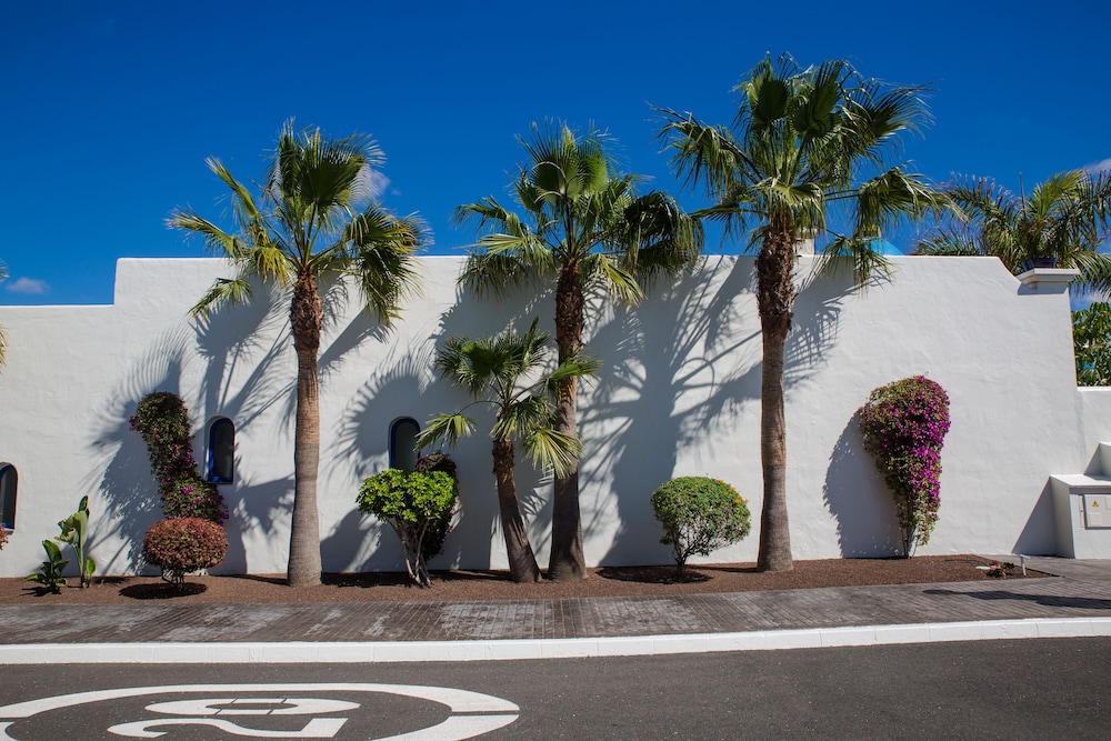 Bahiazul Resort Fuerteventura — Hotel building in Corralejo, Canary Islands