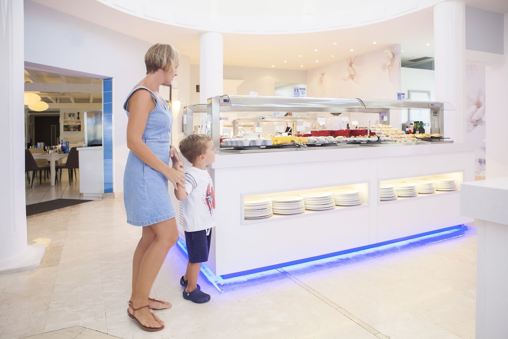 Bahiazul Resort Fuerteventura — Restaurant & bars in Corralejo, Canary Islands