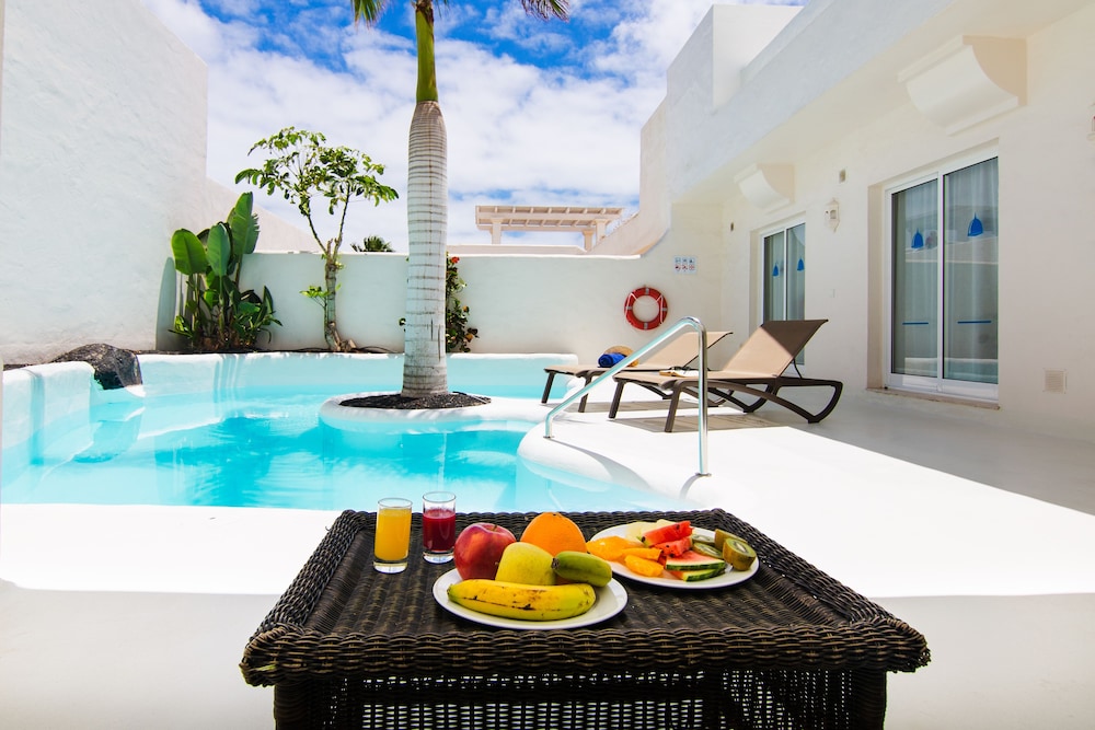Bahiazul Resort Fuerteventura — Swimming pool in Corralejo, Canary Islands