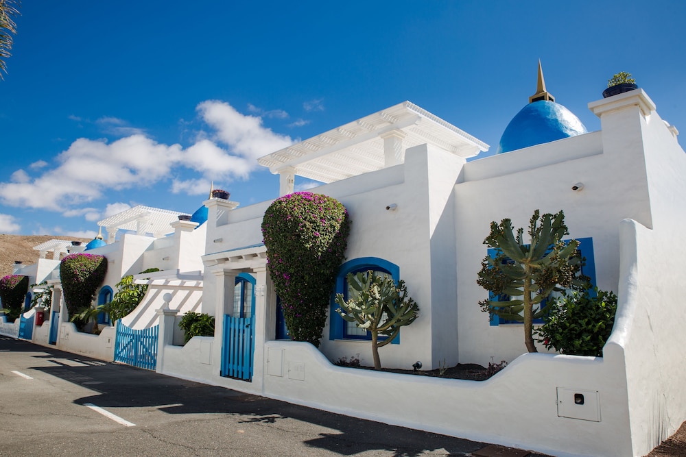 Bahiazul Resort Fuerteventura — Hotel building in Corralejo, Canary Islands