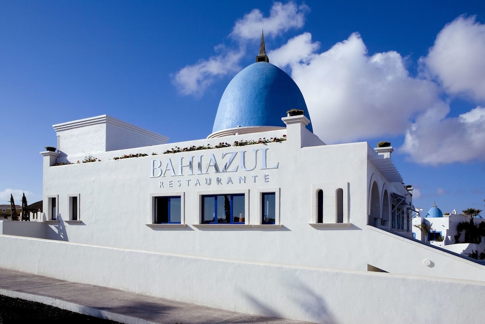 Bahiazul Resort Fuerteventura — Hotel building in Corralejo, Canary Islands