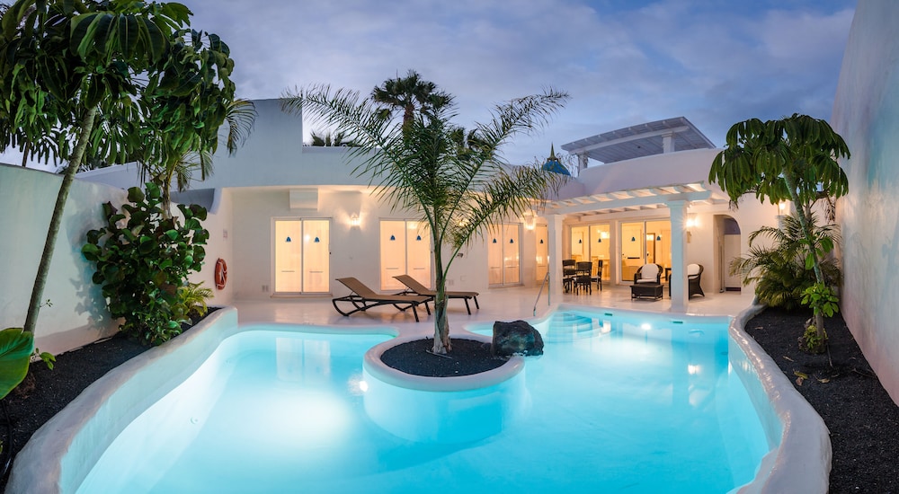 Bahiazul Resort Fuerteventura — Swimming pool in Corralejo, Canary Islands
