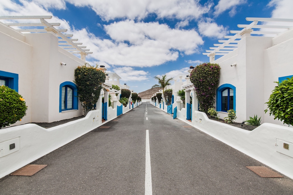Bahiazul Resort Fuerteventura — Hotel building in Corralejo, Canary Islands
