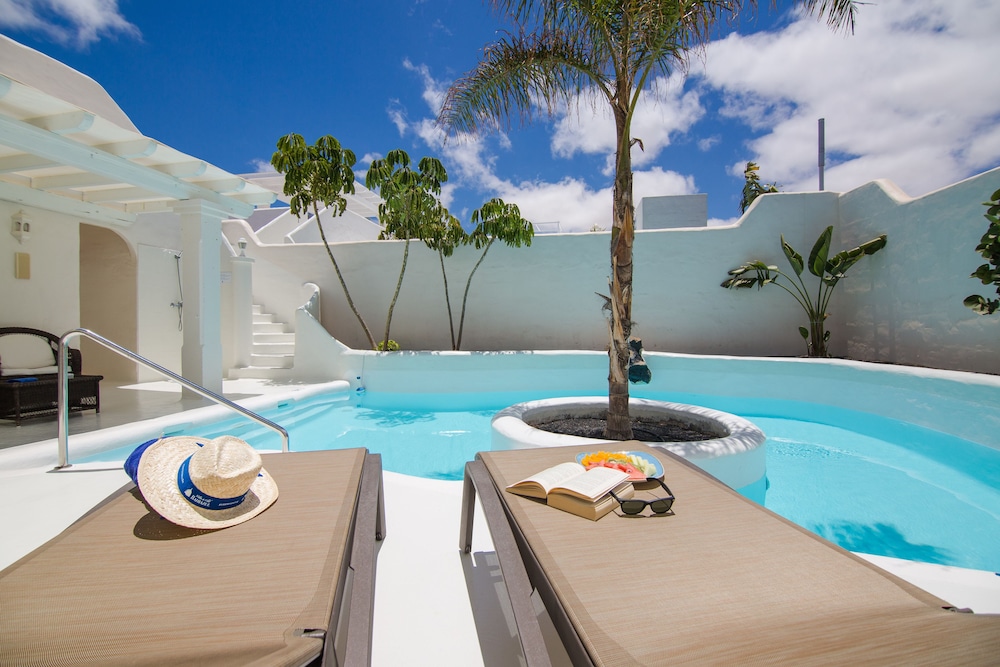 Bahiazul Resort Fuerteventura — Swimming pool in Corralejo, Canary Islands