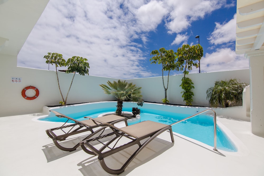 Bahiazul Resort Fuerteventura — Swimming pool in Corralejo, Canary Islands