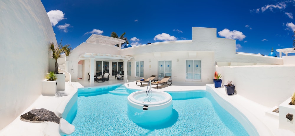 Bahiazul Resort Fuerteventura — Swimming pool in Corralejo, Canary Islands