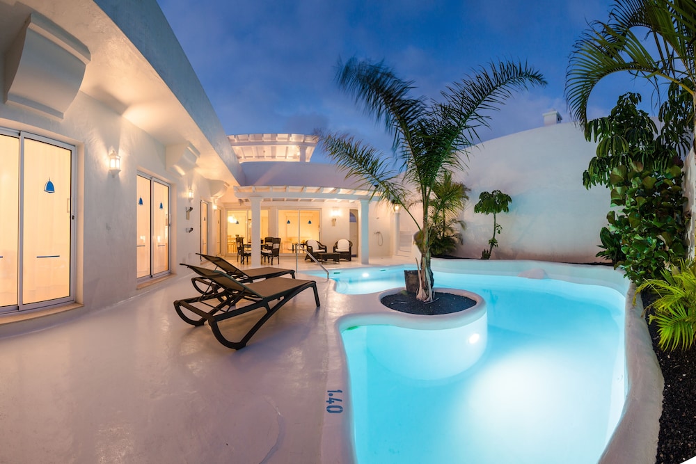 Bahiazul Resort Fuerteventura — Swimming pool in Corralejo, Canary Islands