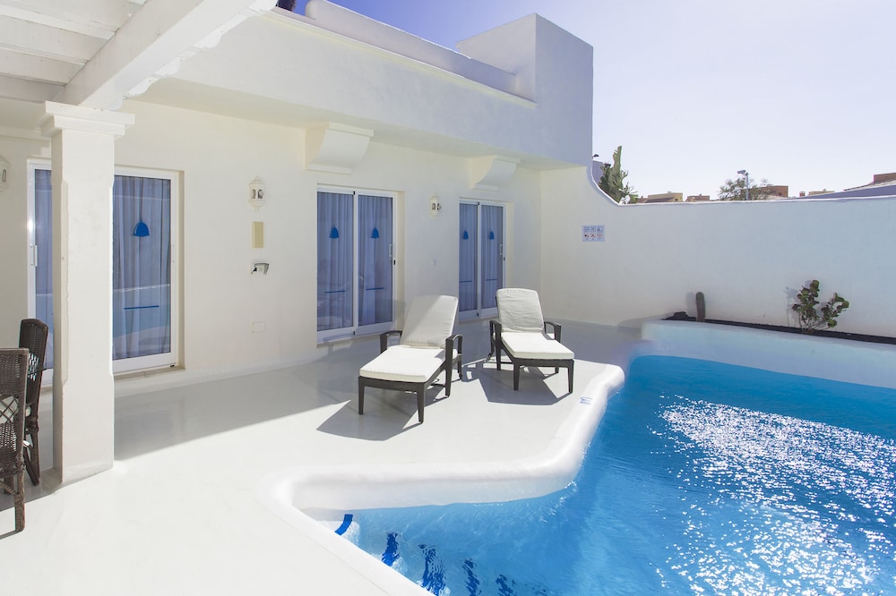 Bahiazul Resort Fuerteventura — Swimming pool in Corralejo, Canary Islands