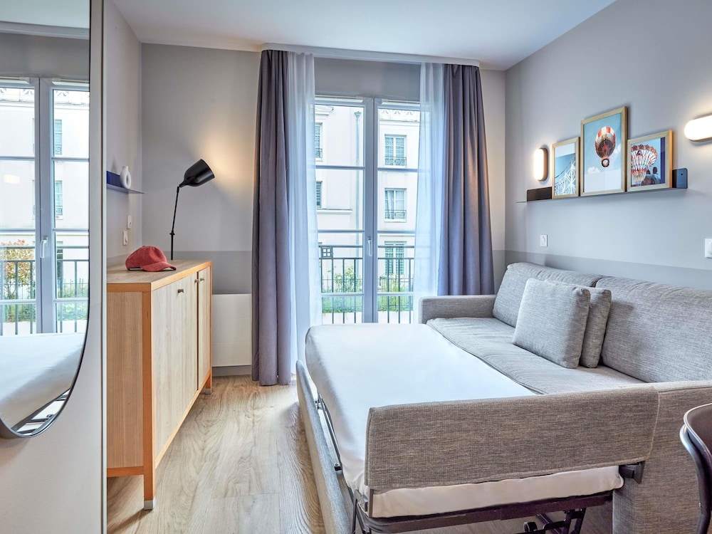 Aparthotel Adagio Val d'Europe près de Disneyland Paris — Hotel rooms in Disneyland Paris, Ile-de-France