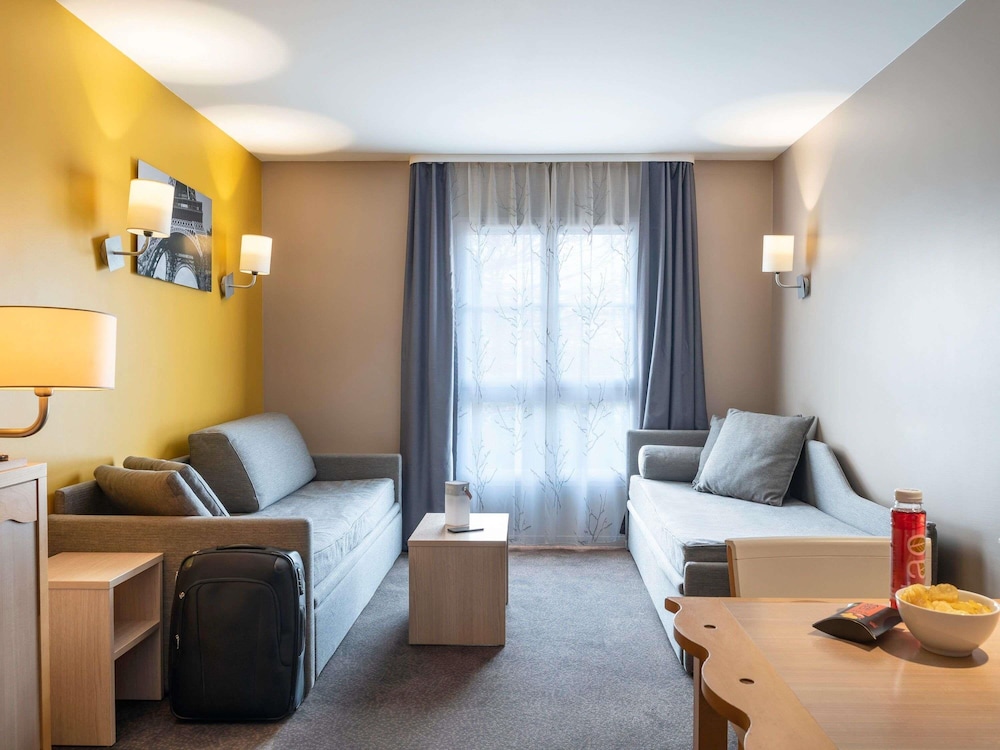 Aparthotel Adagio Val d'Europe près de Disneyland Paris — Hotel rooms in Disneyland Paris, Ile-de-France