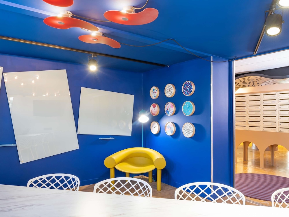 Aparthotel Adagio Val d'Europe près de Disneyland Paris — Hotel rooms in Disneyland Paris, Ile-de-France