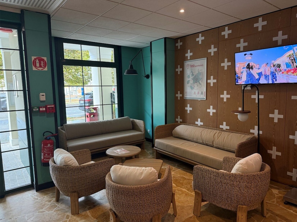 Aparthotel Adagio Val d'Europe près de Disneyland Paris — Hotel building in Disneyland Paris, Ile-de-France