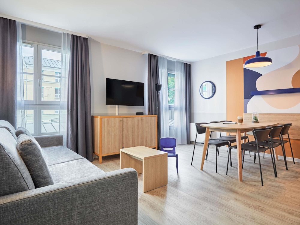 Aparthotel Adagio Val d'Europe près de Disneyland Paris — Hotel rooms in Disneyland Paris, Ile-de-France