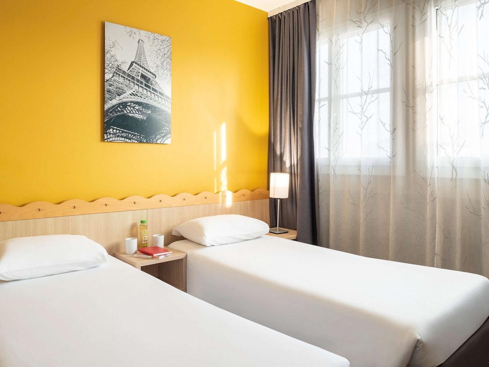 Aparthotel Adagio Val d'Europe près de Disneyland Paris — Hotel rooms in Disneyland Paris, Ile-de-France