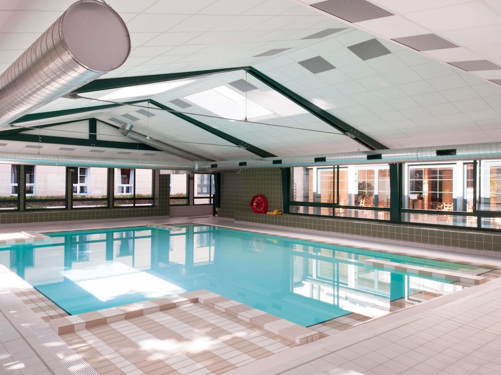 Aparthotel Adagio Val d'Europe près de Disneyland Paris — Swimming pool in Disneyland Paris, Ile-de-France