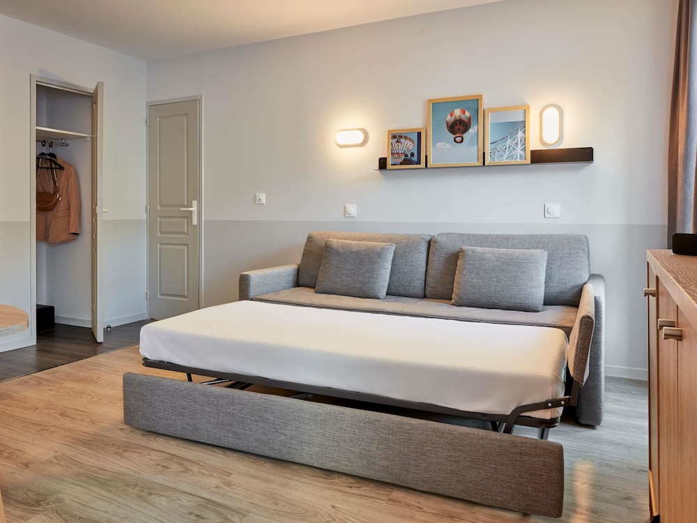 Aparthotel Adagio Val d'Europe près de Disneyland Paris — Hotel rooms in Disneyland Paris, Ile-de-France