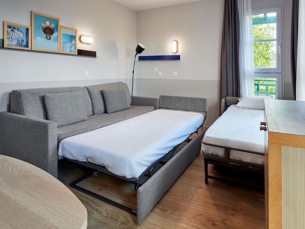Aparthotel Adagio Val d'Europe près de Disneyland Paris — Hotel rooms in Disneyland Paris, Ile-de-France