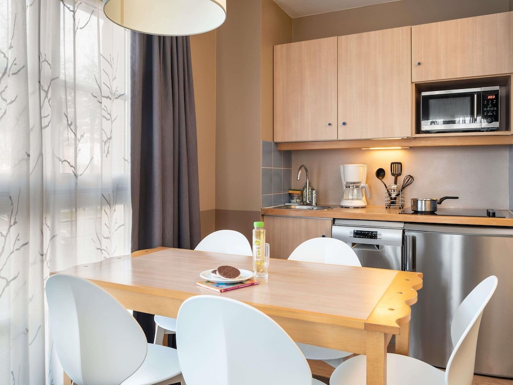 Aparthotel Adagio Val d'Europe près de Disneyland Paris — Hotel rooms in Disneyland Paris, Ile-de-France
