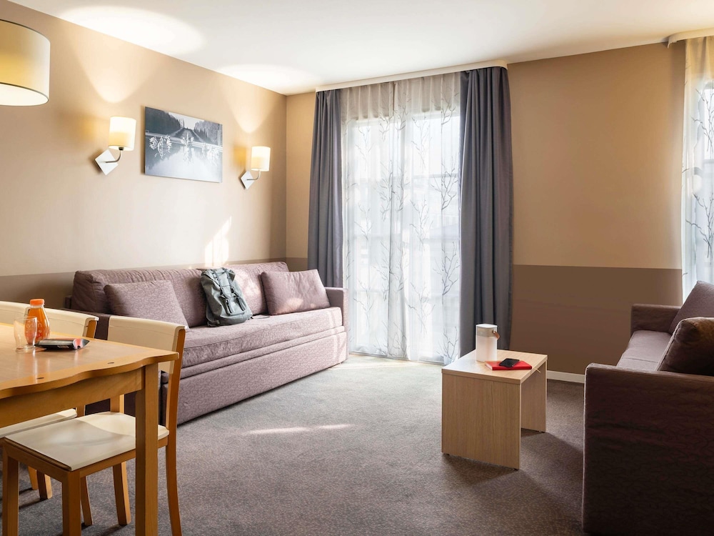 Aparthotel Adagio Val d'Europe près de Disneyland Paris — Hotel rooms in Disneyland Paris, Ile-de-France