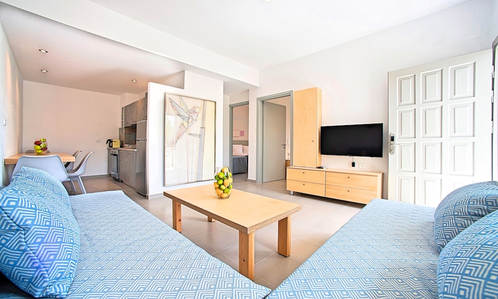 Elounda Garden Suites — Hotel rooms in Elounda