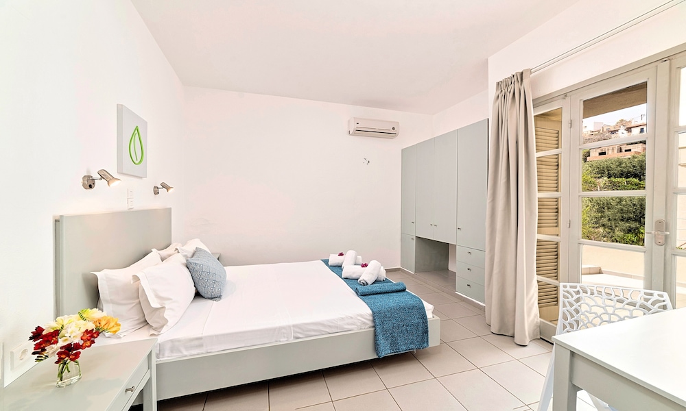 Elounda Garden Suites — Hotel rooms in Elounda