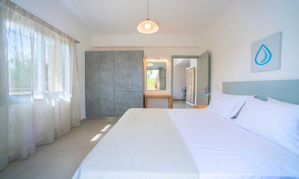 Elounda Garden Suites — Hotel rooms in Elounda