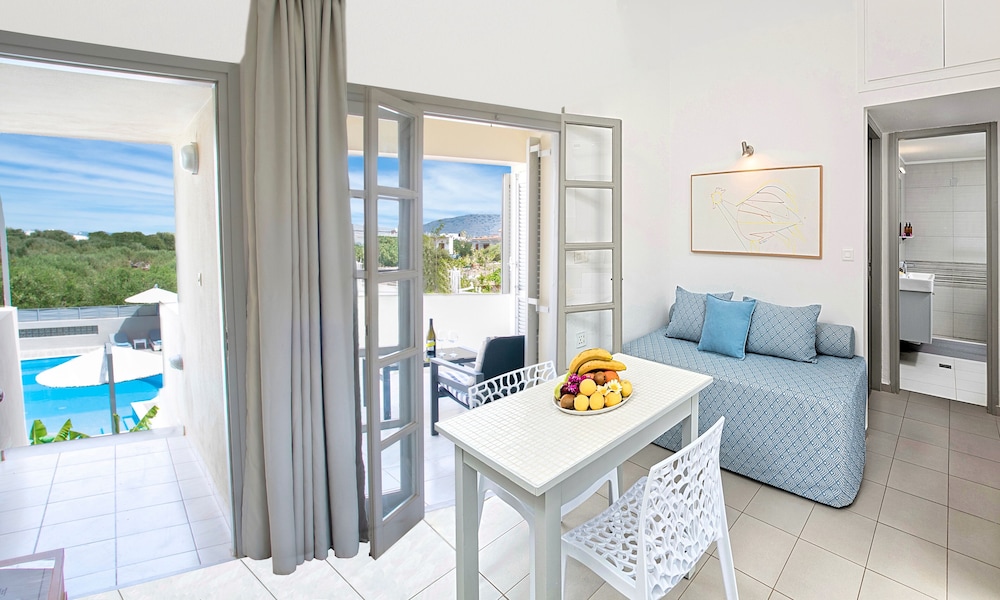 Elounda Garden Suites — Hotel rooms in Elounda