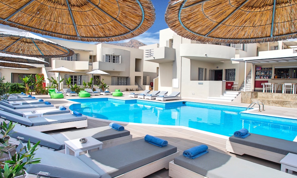 Elounda Garden Suites — Swimming pool in Elounda