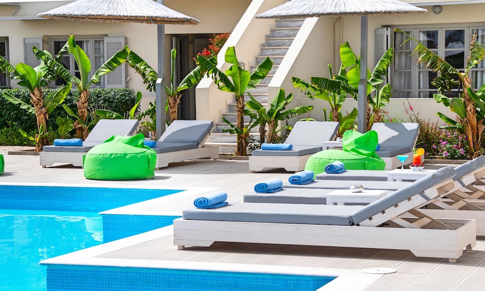 Elounda Garden Suites — Swimming pool in Elounda
