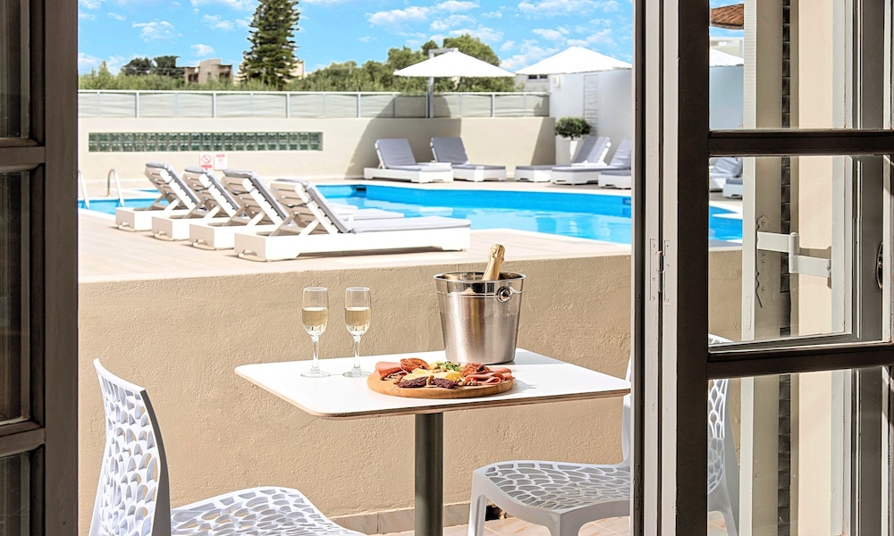 Elounda Garden Suites — Swimming pool in Elounda