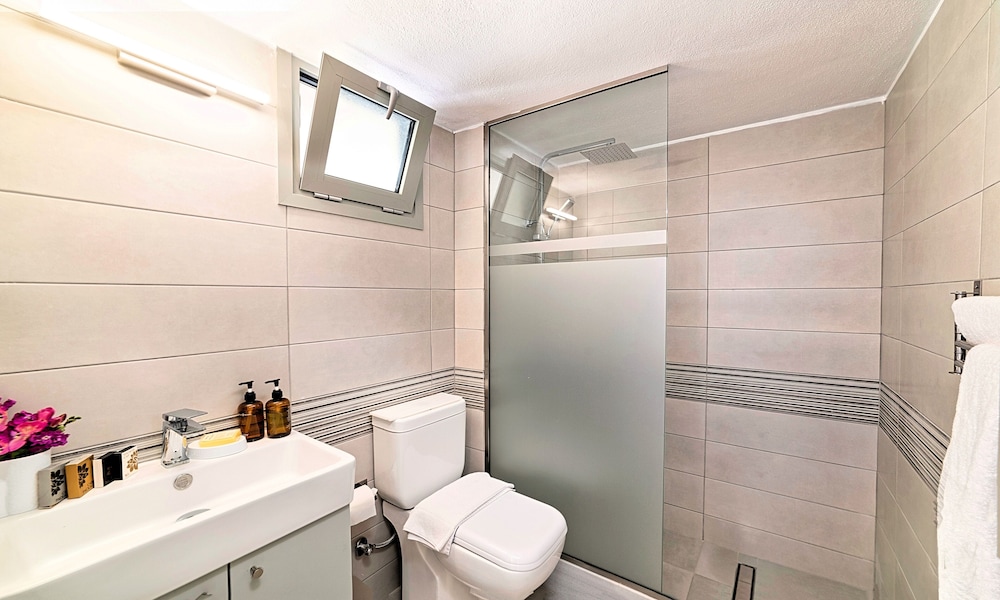 Elounda Garden Suites — Hotel rooms in Elounda