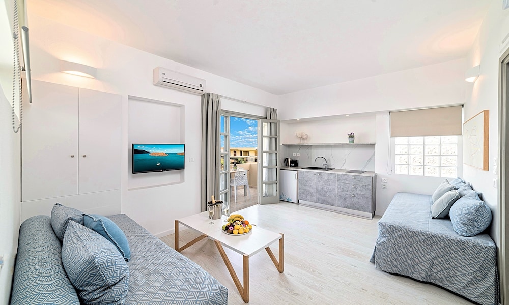 Elounda Garden Suites — Hotel rooms in Elounda