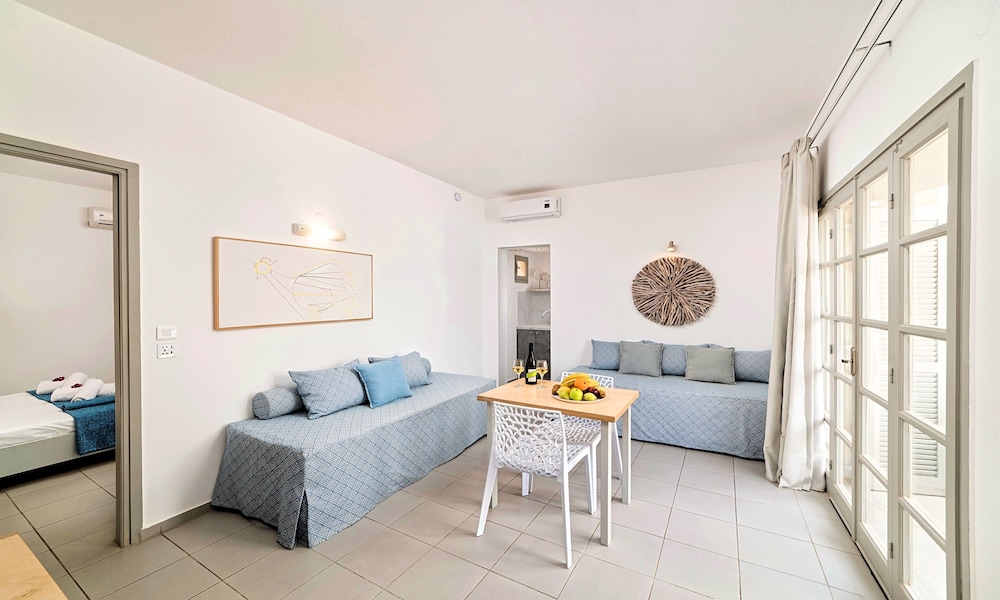 Elounda Garden Suites — Hotel rooms in Elounda