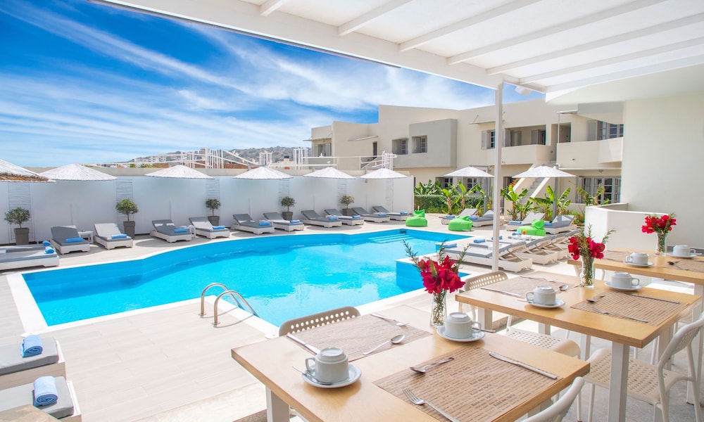 Elounda Garden Suites — Swimming pool in Elounda