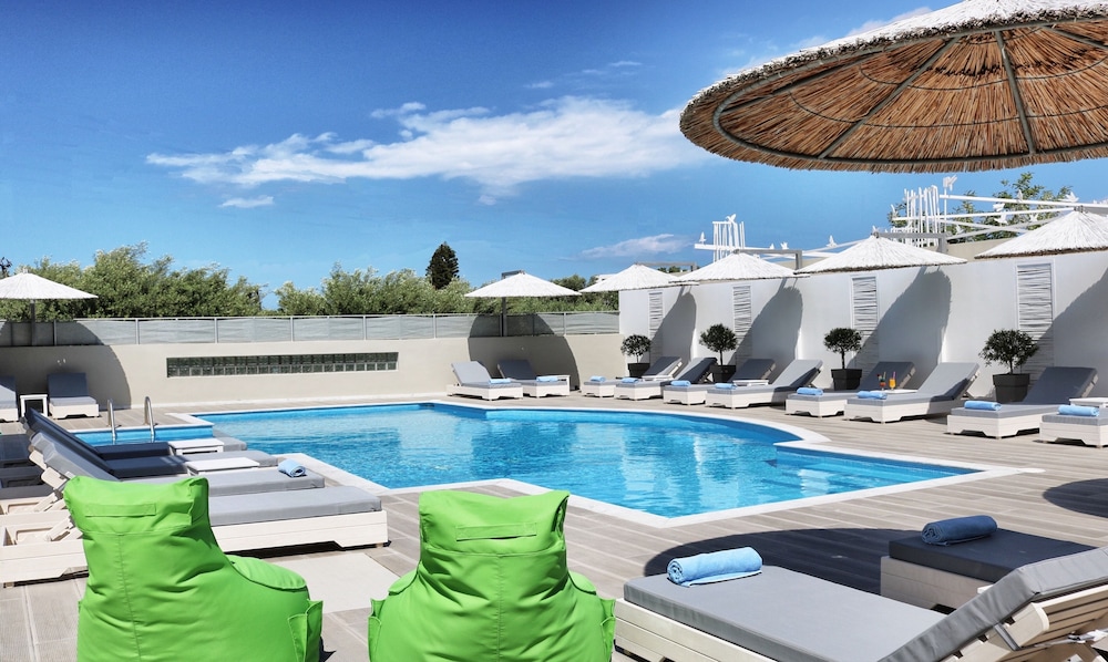 Elounda Garden Suites — Swimming pool in Elounda