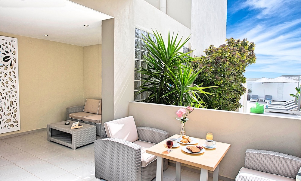 Elounda Garden Suites — Hotel rooms in Elounda
