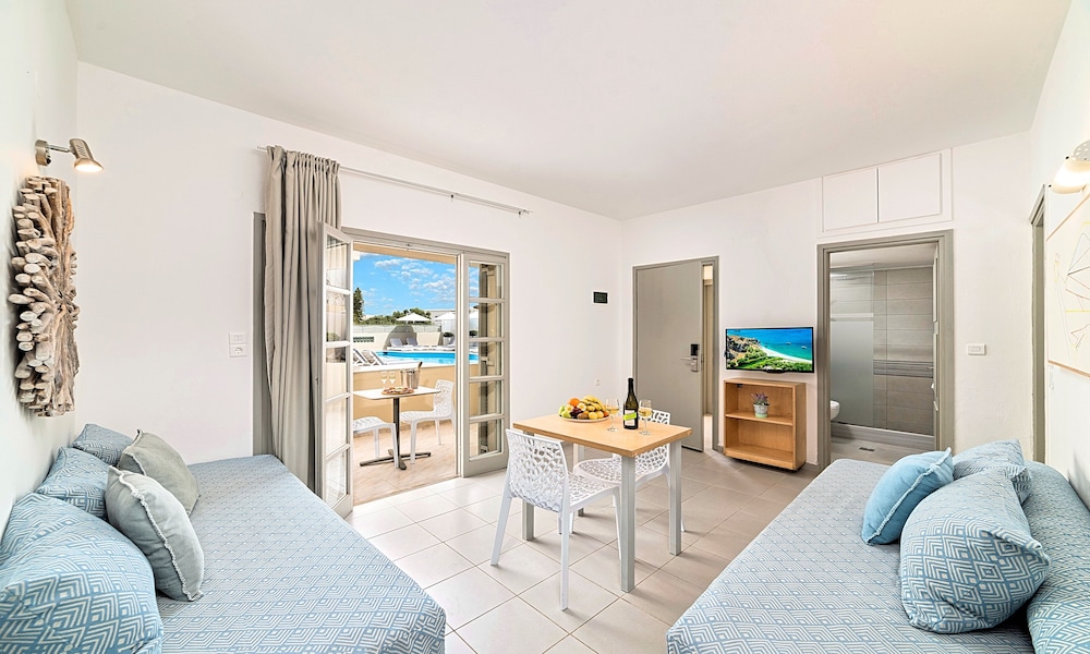 Elounda Garden Suites — Hotel rooms in Elounda