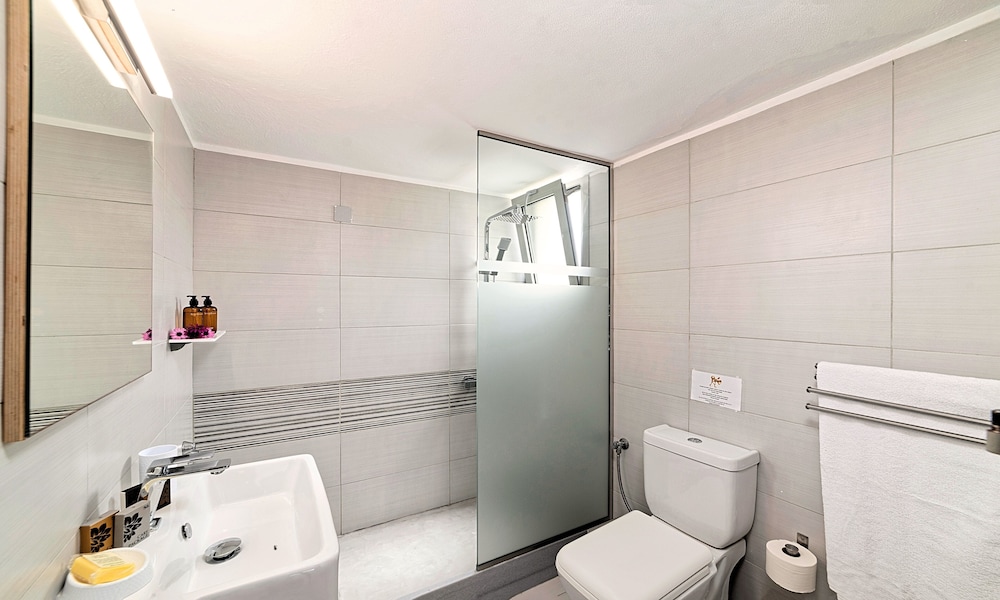 Elounda Garden Suites — Hotel rooms in Elounda