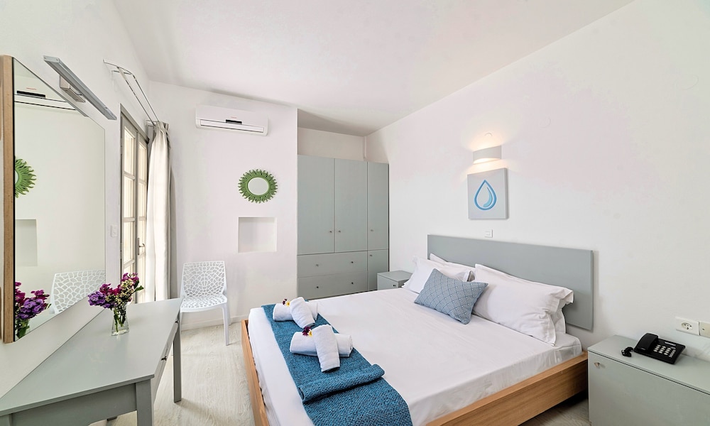 Elounda Garden Suites — Hotel rooms in Elounda
