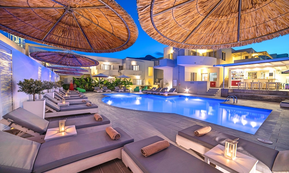 Elounda Garden Suites — Swimming pool in Elounda