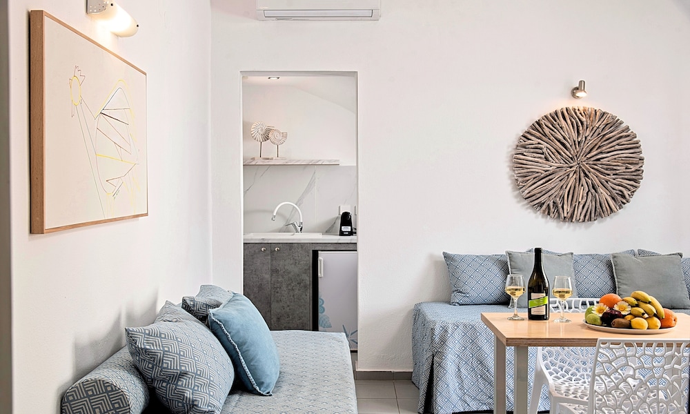 Elounda Garden Suites — Hotel rooms in Elounda