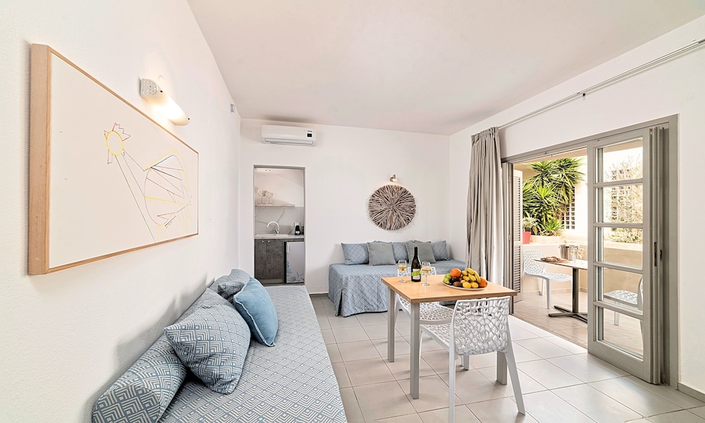 Elounda Garden Suites — Hotel rooms in Elounda
